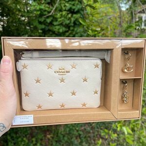 COACH Boxed Corner Zip Wristlet With Star Print And Charms  CX174 AUTHENTIC